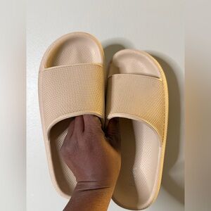 MIA Women's Slippers in Beige Tan Size 9